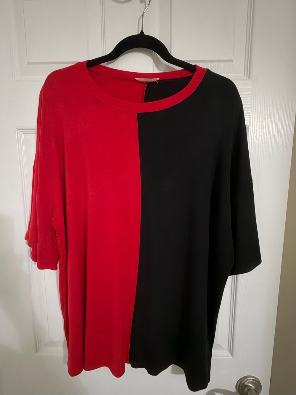 Timing Women's Red and Black Colorblock Short Sleeve Crewneck Tee-Size M